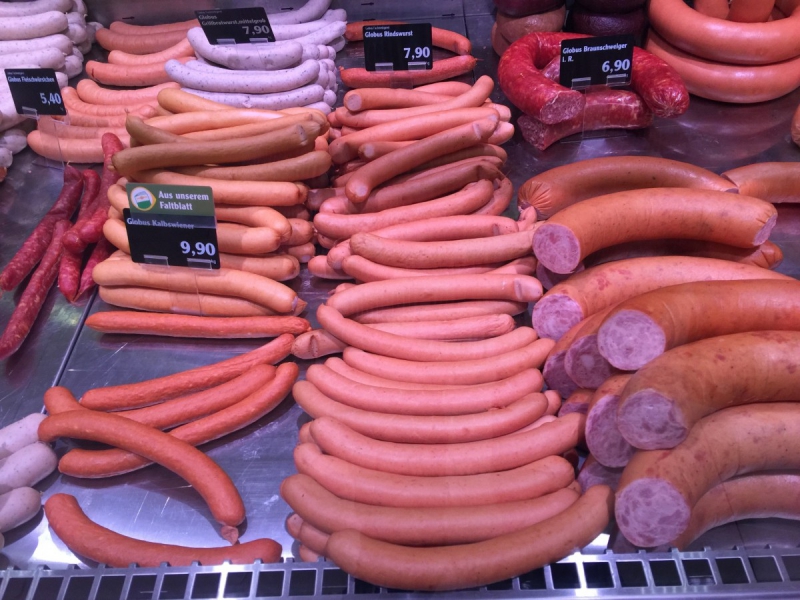 charcuterie-FORCALQUEIRET-min_sausages_meat_butchery-1069321